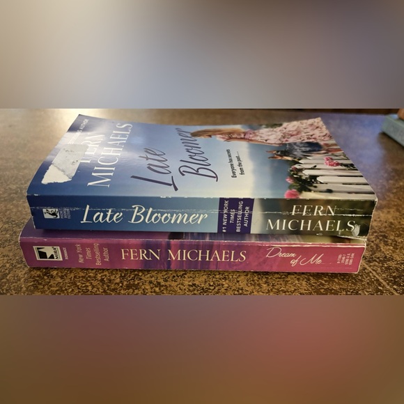 (3 for $20)Fern Michaels, 2 softcover novels Good Used Condition - Picture 6 of 9